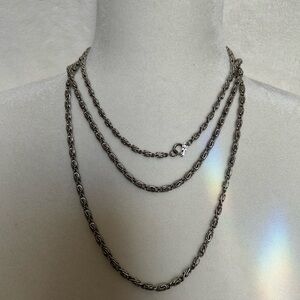 Swirl chain necklace